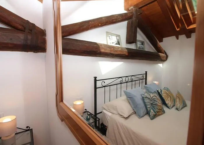 Apartment La Casa Del Pittore Como